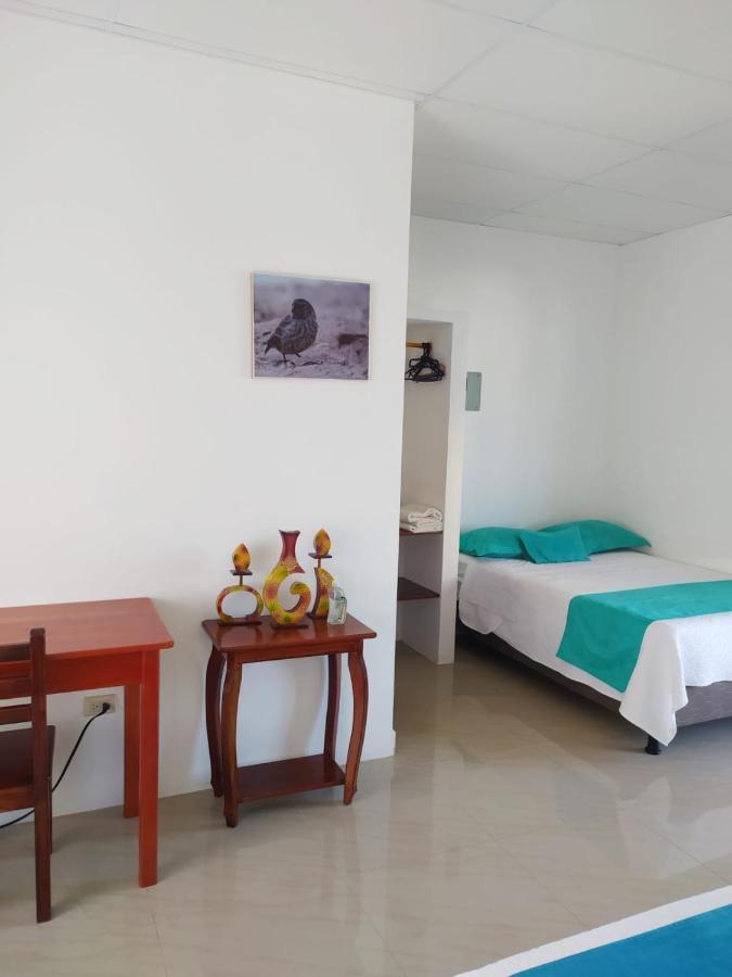 Hostal Los Flamencos Puerto Villamil Buitenkant foto