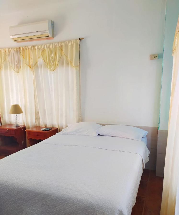 Hostal Los Flamencos Puerto Villamil Buitenkant foto